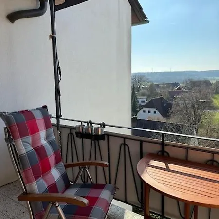 3 Zimmerwohnung Mit 2 Schlafzimmer Balkon Kueche Tv Wlan 公寓 朗根岑