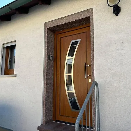3 Zimmerwohnung Mit 2 Schlafzimmer Balkon Kueche Tv Wlan *