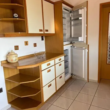 3 Zimmerwohnung Mit 2 Schlafzimmer Balkon Kueche Tv Wlan 公寓 *