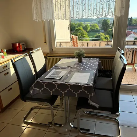 3 Zimmerwohnung Mit 2 Schlafzimmer Balkon Kueche Tv Wlan 公寓 *