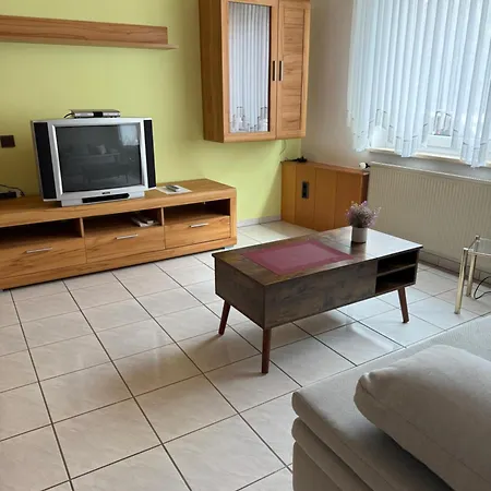 3 Zimmerwohnung Mit 2 Schlafzimmer Balkon Kueche Tv Wlan * 朗根岑