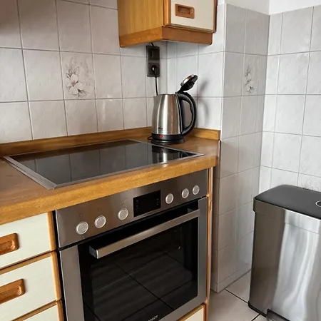 3 Zimmerwohnung Mit 2 Schlafzimmer Balkon Kueche Tv Wlan 朗根岑