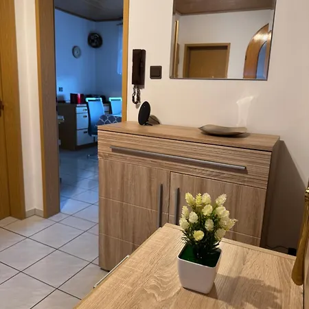 3 Zimmerwohnung Mit 2 Schlafzimmer Balkon Kueche Tv Wlan * 朗根岑