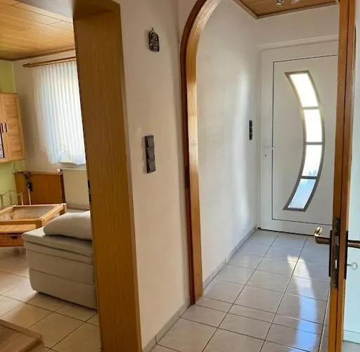 3 Zimmerwohnung Mit 2 Schlafzimmer Balkon Kueche Tv Wlan