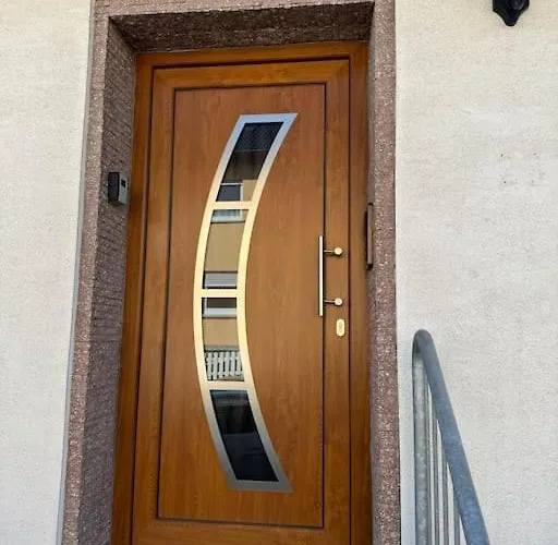 Appartement 3 Zimmerwohnung Mit 2 Schlafzimmer Balkon Kueche Tv Wlan *