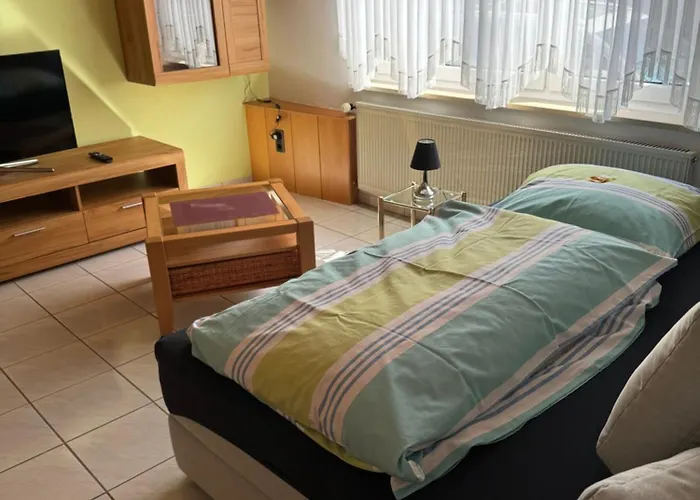 3 Zimmerwohnung Mit 2 Schlafzimmer Balkon Kueche Tv Wlan