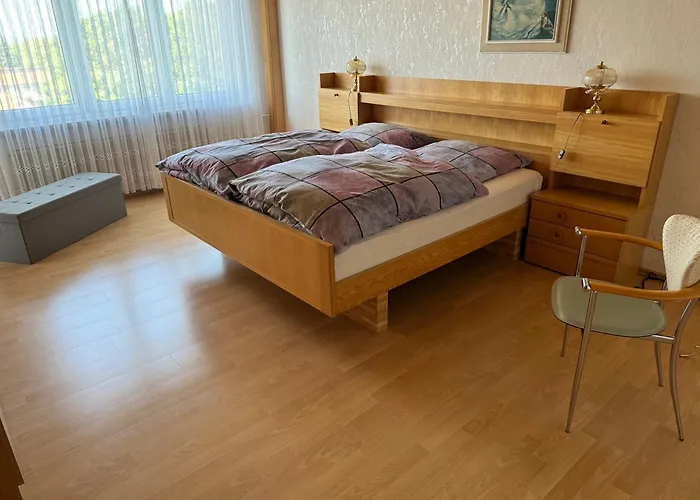 3 Zimmerwohnung Mit 2 Schlafzimmer Balkon Kueche Tv Wlan Appartement