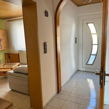 3 Zimmerwohnung Mit 2 Schlafzimmer Balkon Kueche Tv Wlan