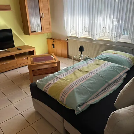3 Zimmerwohnung Mit 2 Schlafzimmer Balkon Kueche Tv Wlan