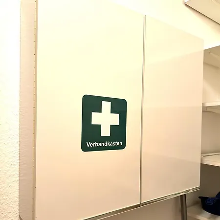 3 Zimmerwohnung Mit 2 Schlafzimmer Balkon Kueche Tv Wlan شقة *