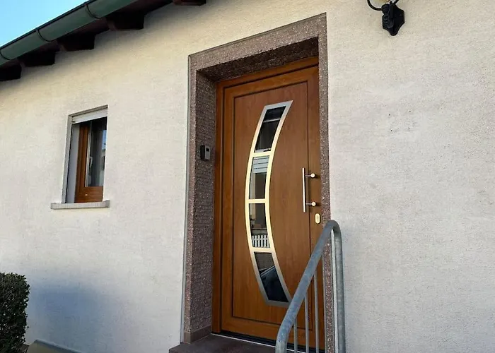 3 Zimmerwohnung Mit 2 Schlafzimmer Balkon Kueche Tv Wlan *