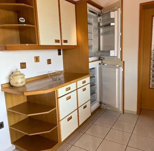 3 Zimmerwohnung Mit 2 Schlafzimmer Balkon Kueche Tv Wlan Daire *