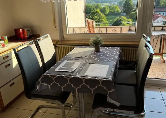 3 Zimmerwohnung Mit 2 Schlafzimmer Balkon Kueche Tv Wlan Daire *